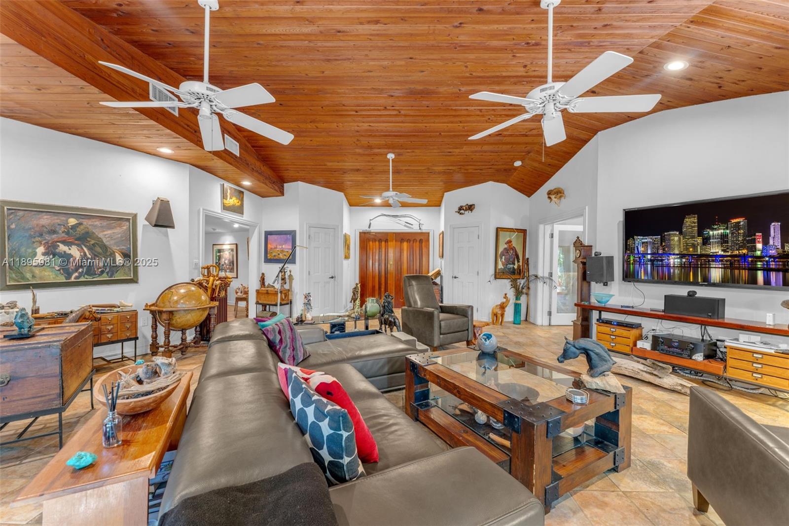 4.87 AC REDLAND ESTATE - Residential