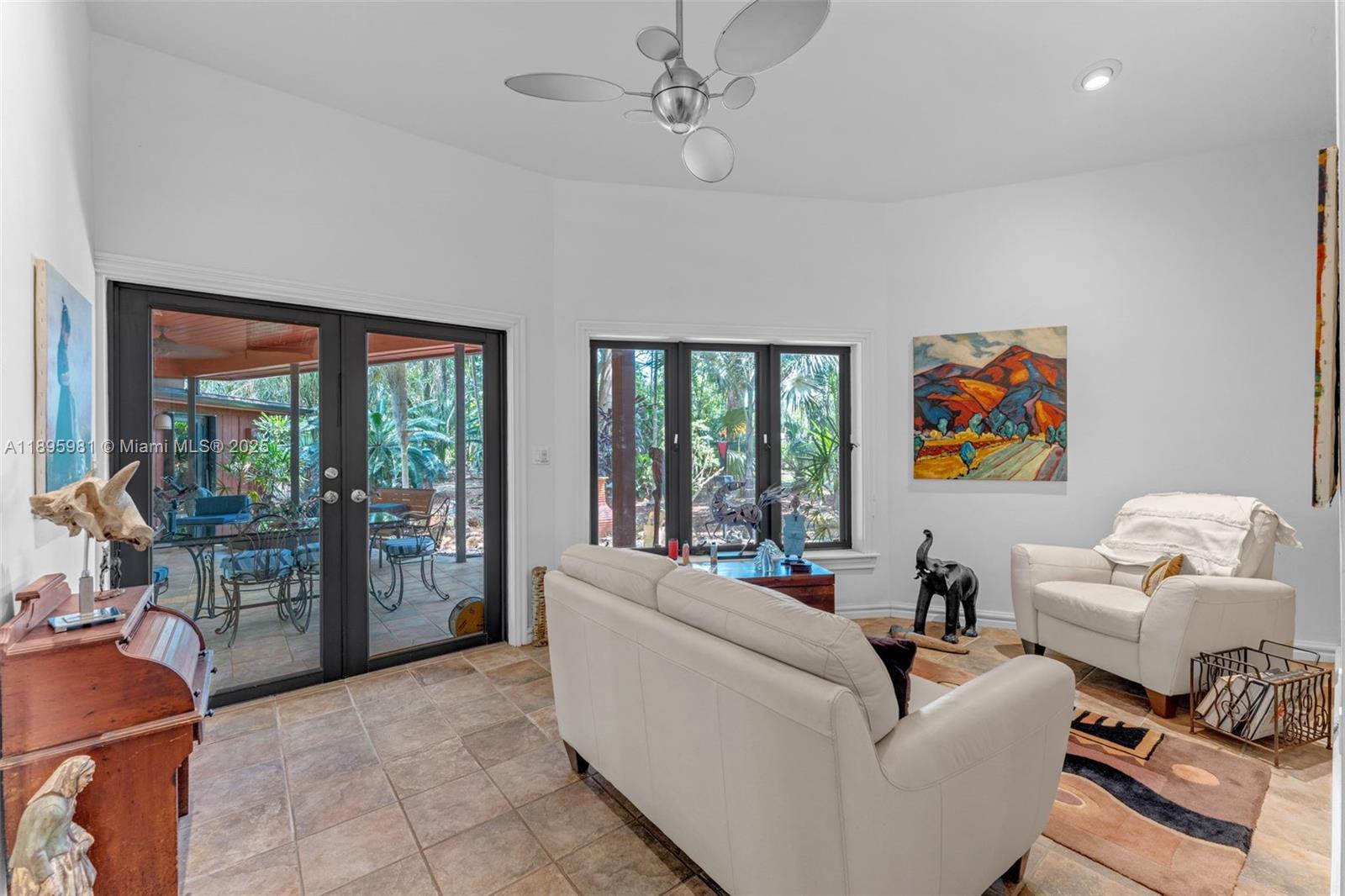 4.87 AC REDLAND ESTATE - Residential