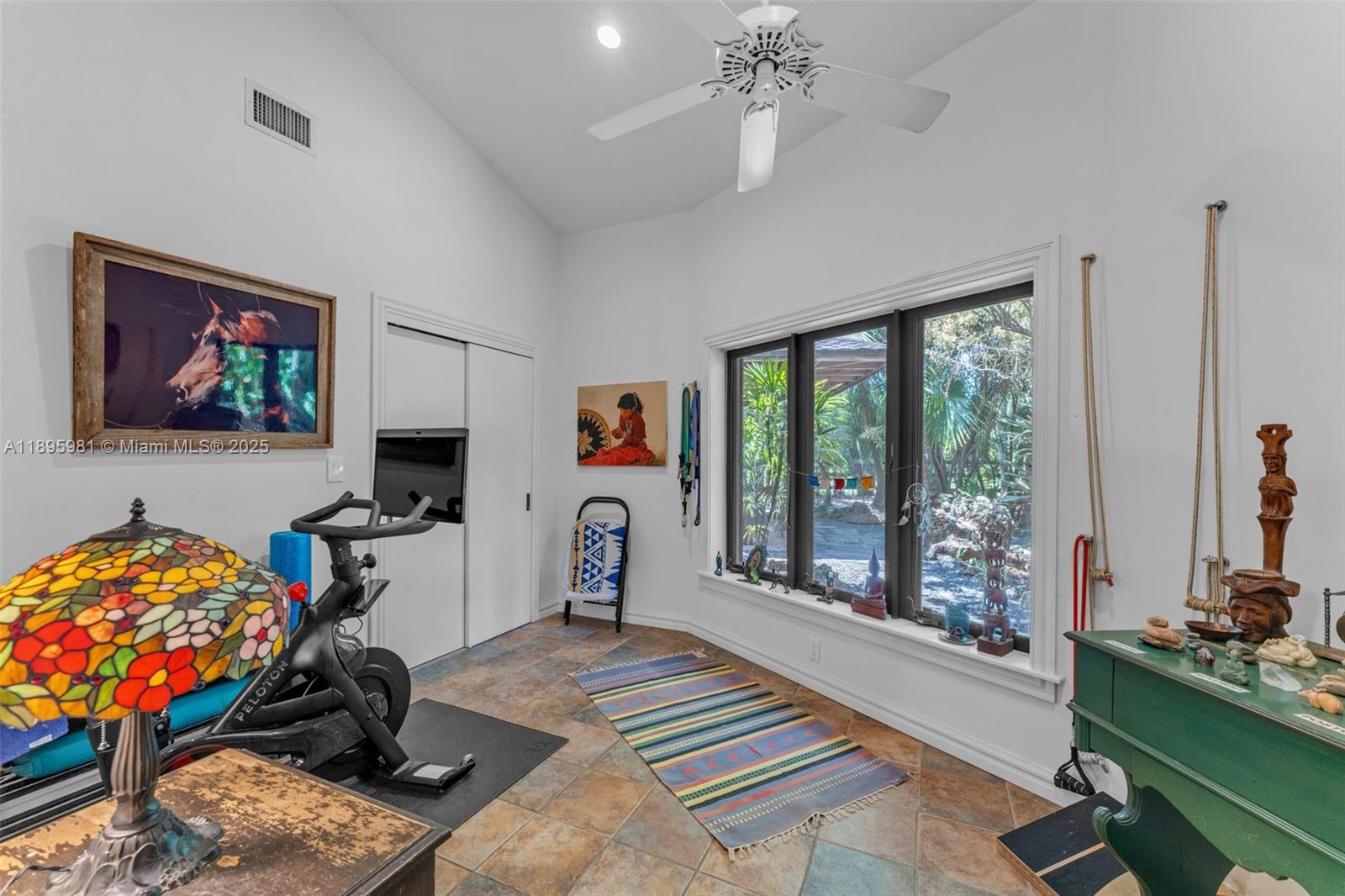 4.87 AC REDLAND ESTATE - Residential