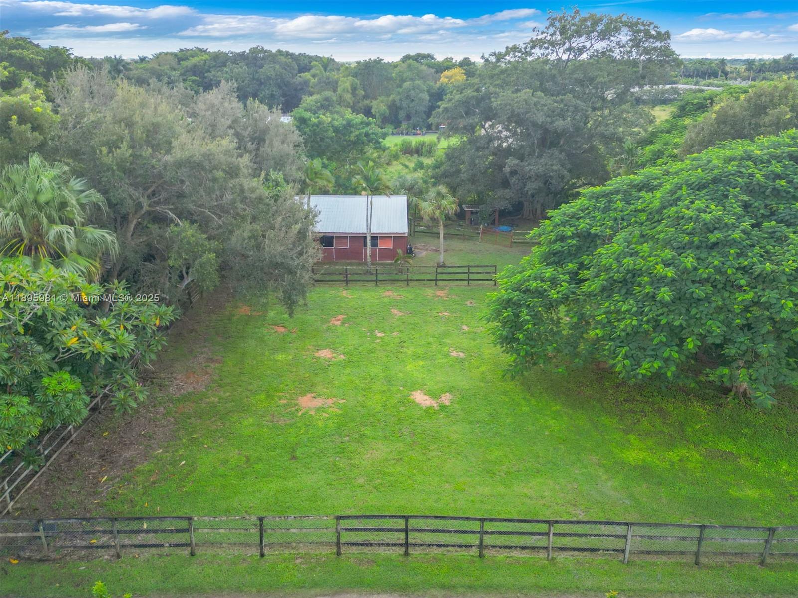 4.87 AC REDLAND ESTATE - Residential
