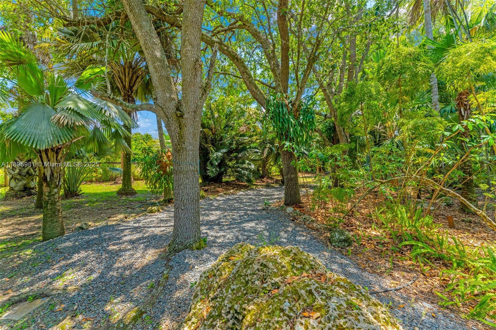 4.87 AC REDLAND ESTATE - Residential