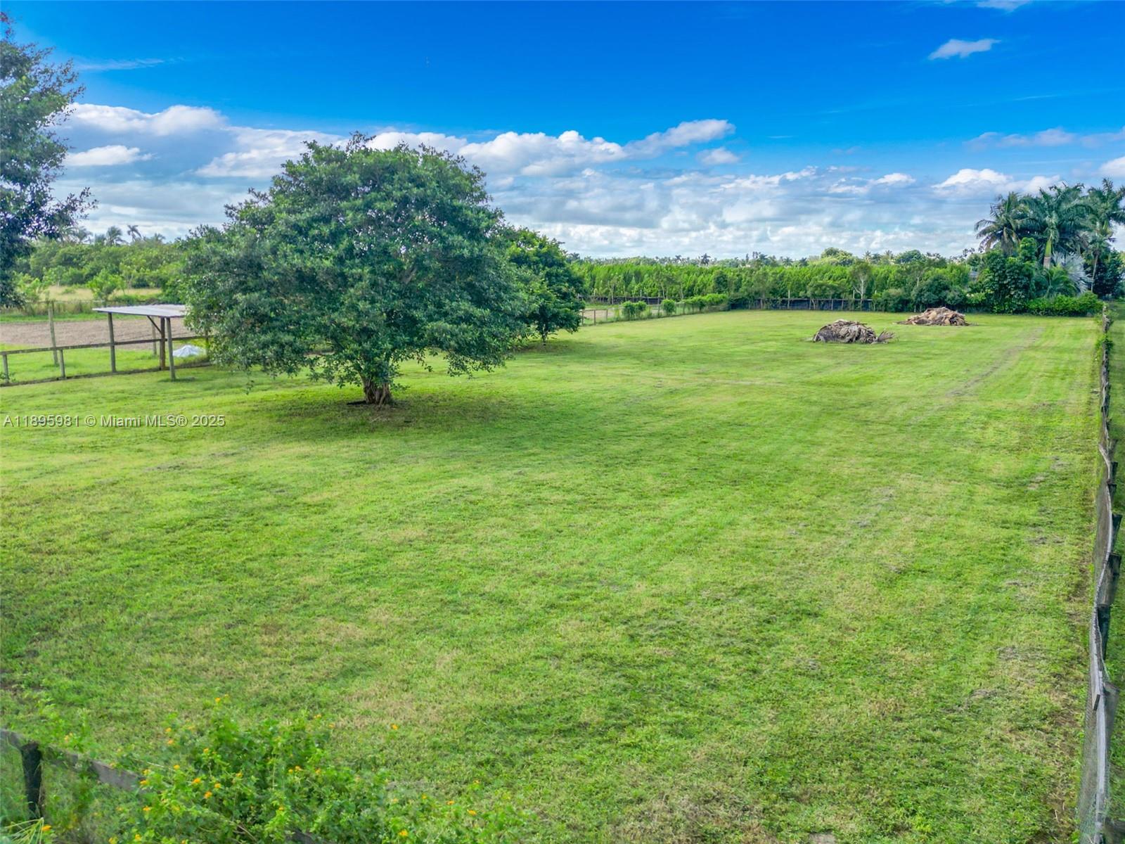 4.87 AC REDLAND ESTATE - Residential