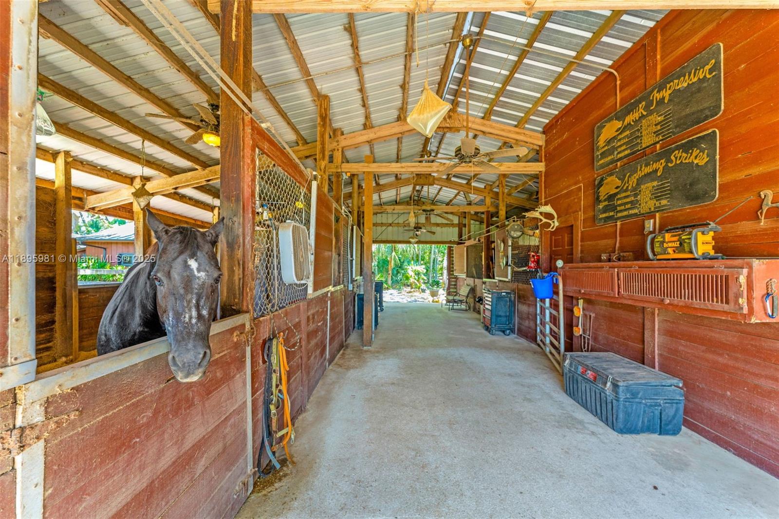 4.87 AC REDLAND ESTATE - Residential