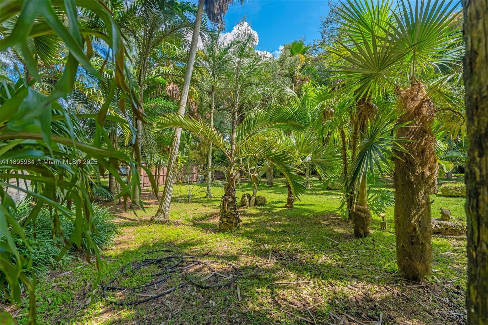 4.87 AC REDLAND ESTATE - Residential
