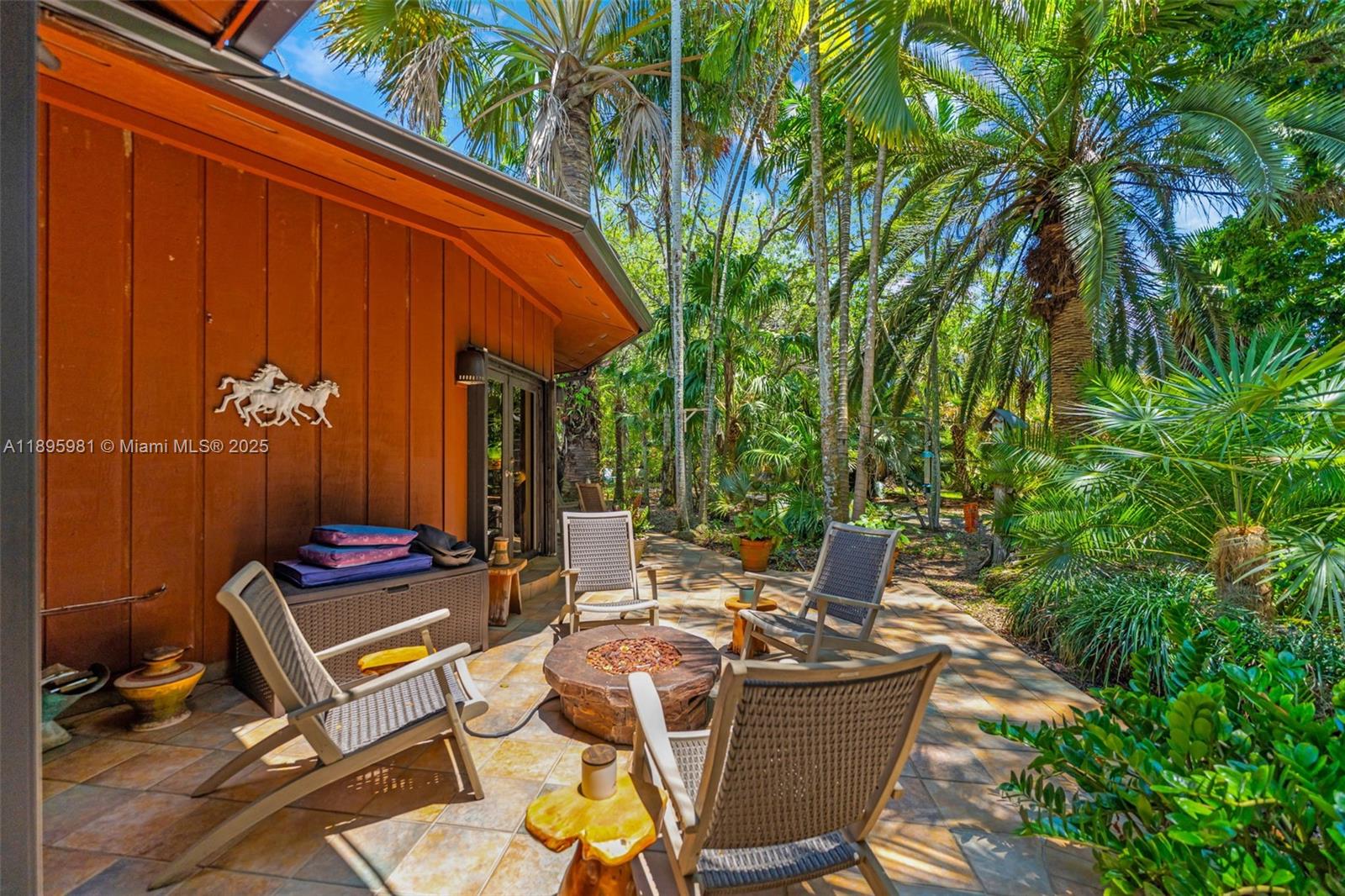 4.87 AC REDLAND ESTATE - Residential