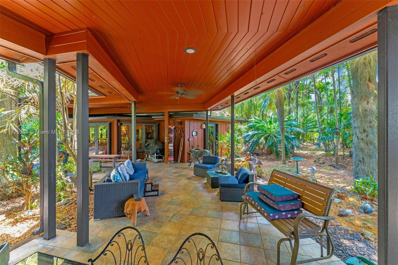 4.87 AC REDLAND ESTATE - Residential