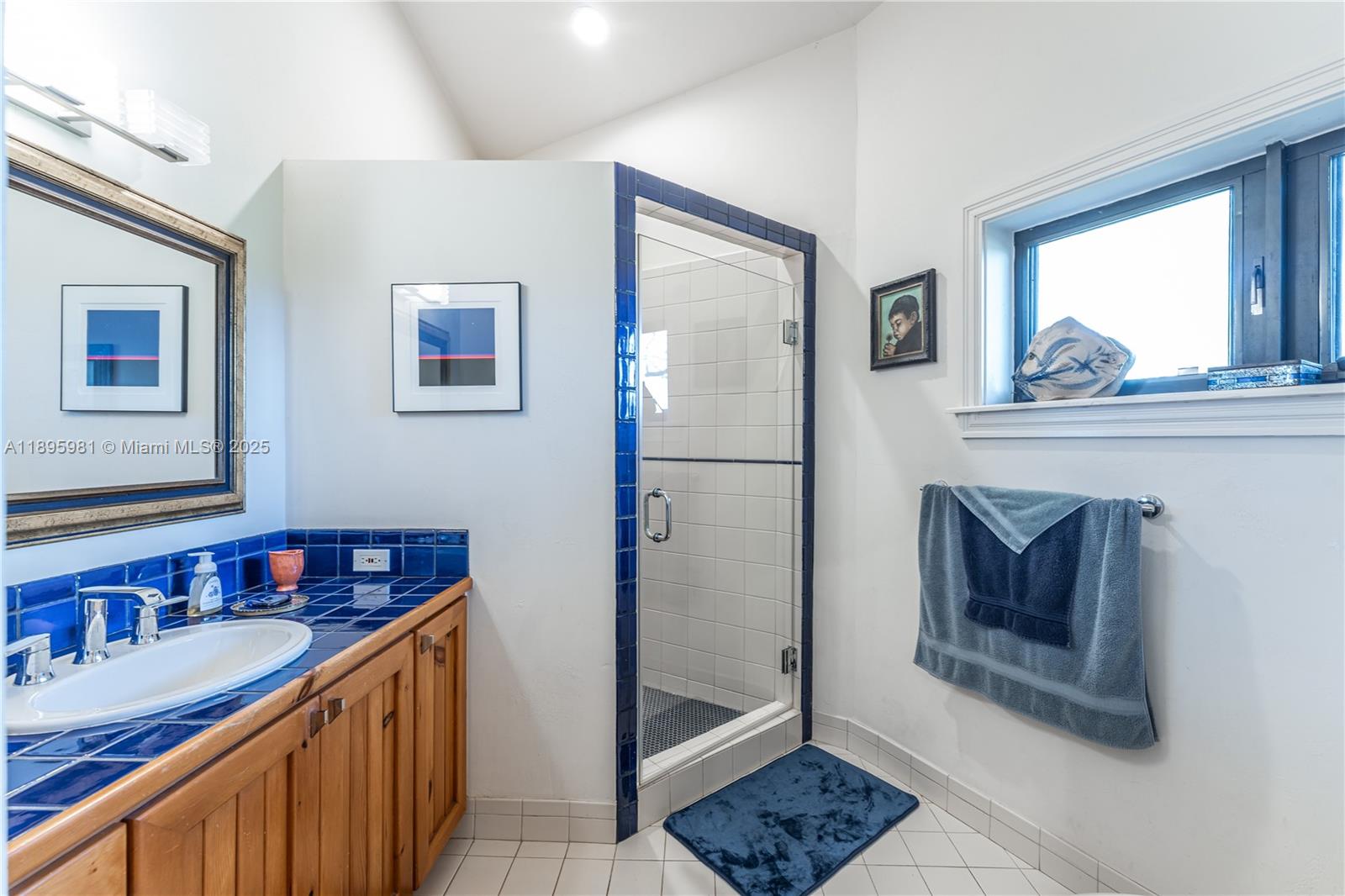 4.87 AC REDLAND ESTATE - Residential