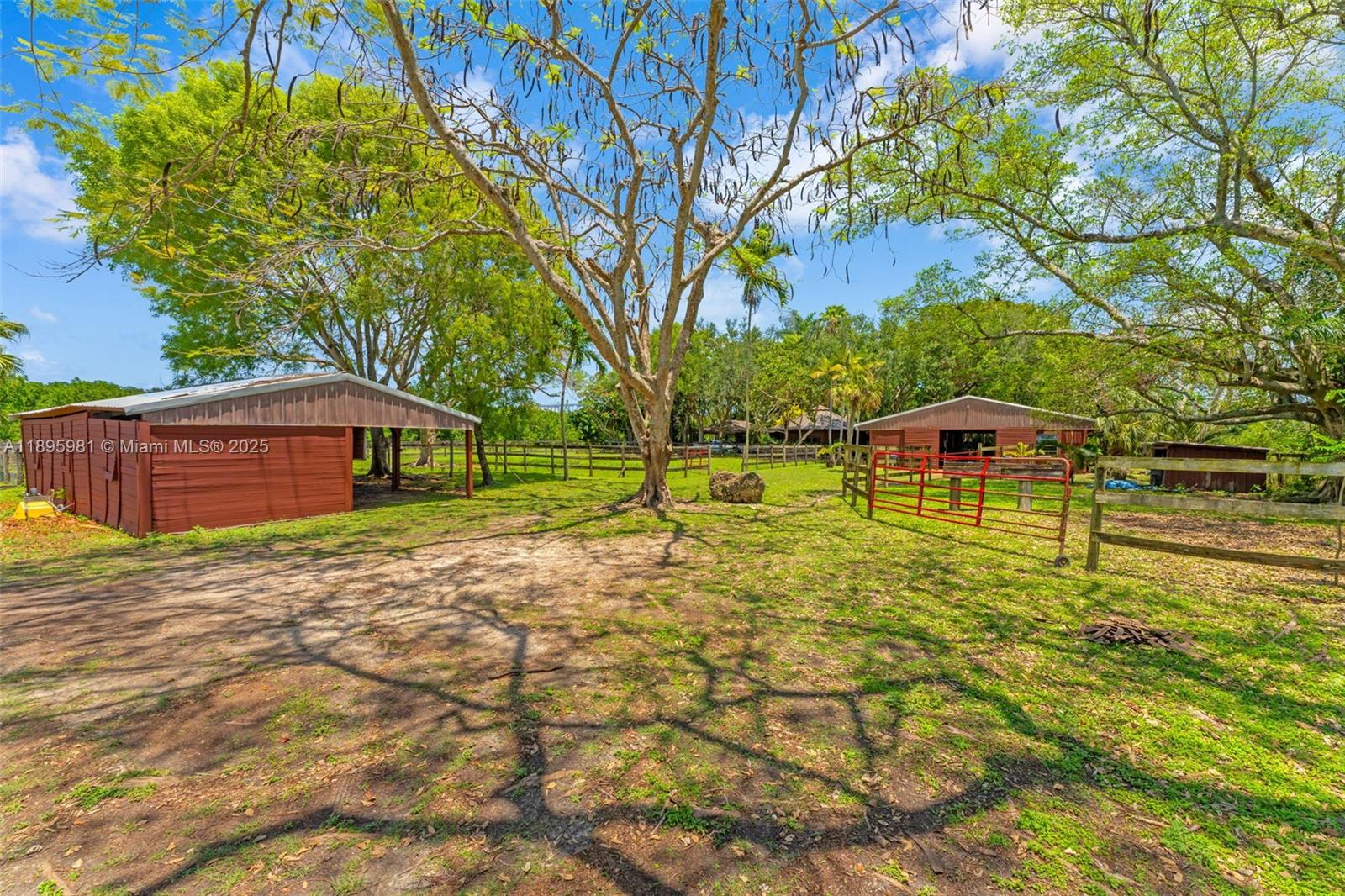 4.87 AC REDLAND ESTATE - Residential