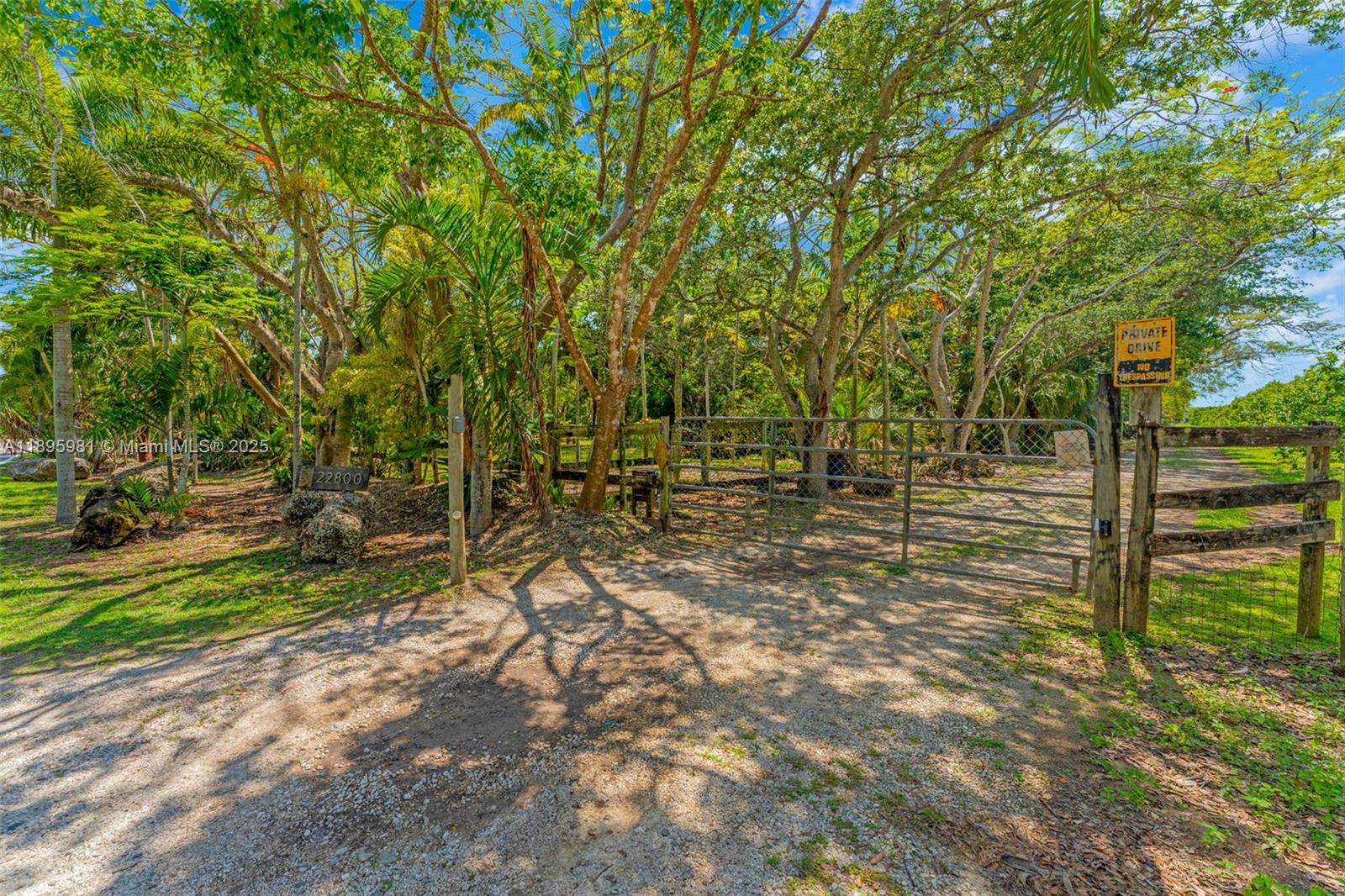 4.87 AC REDLAND ESTATE - Residential