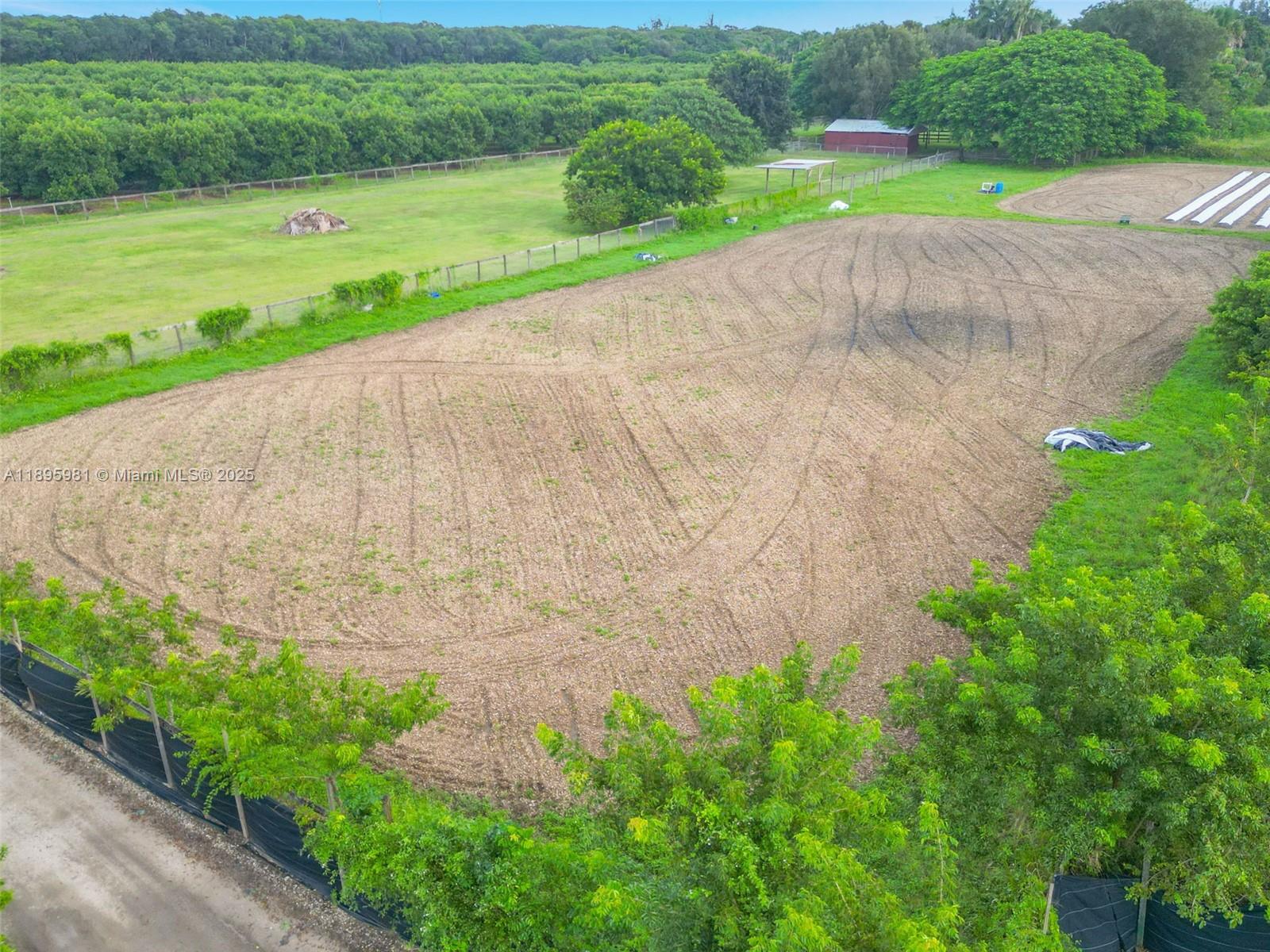 4.87 AC REDLAND ESTATE - Residential