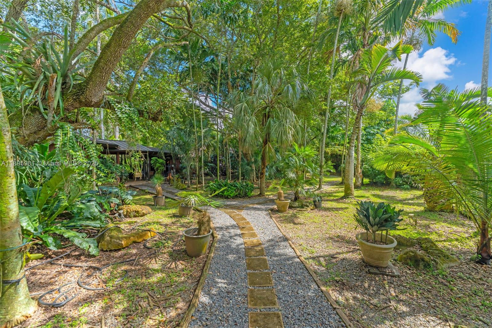4.87 AC REDLAND ESTATE - Residential