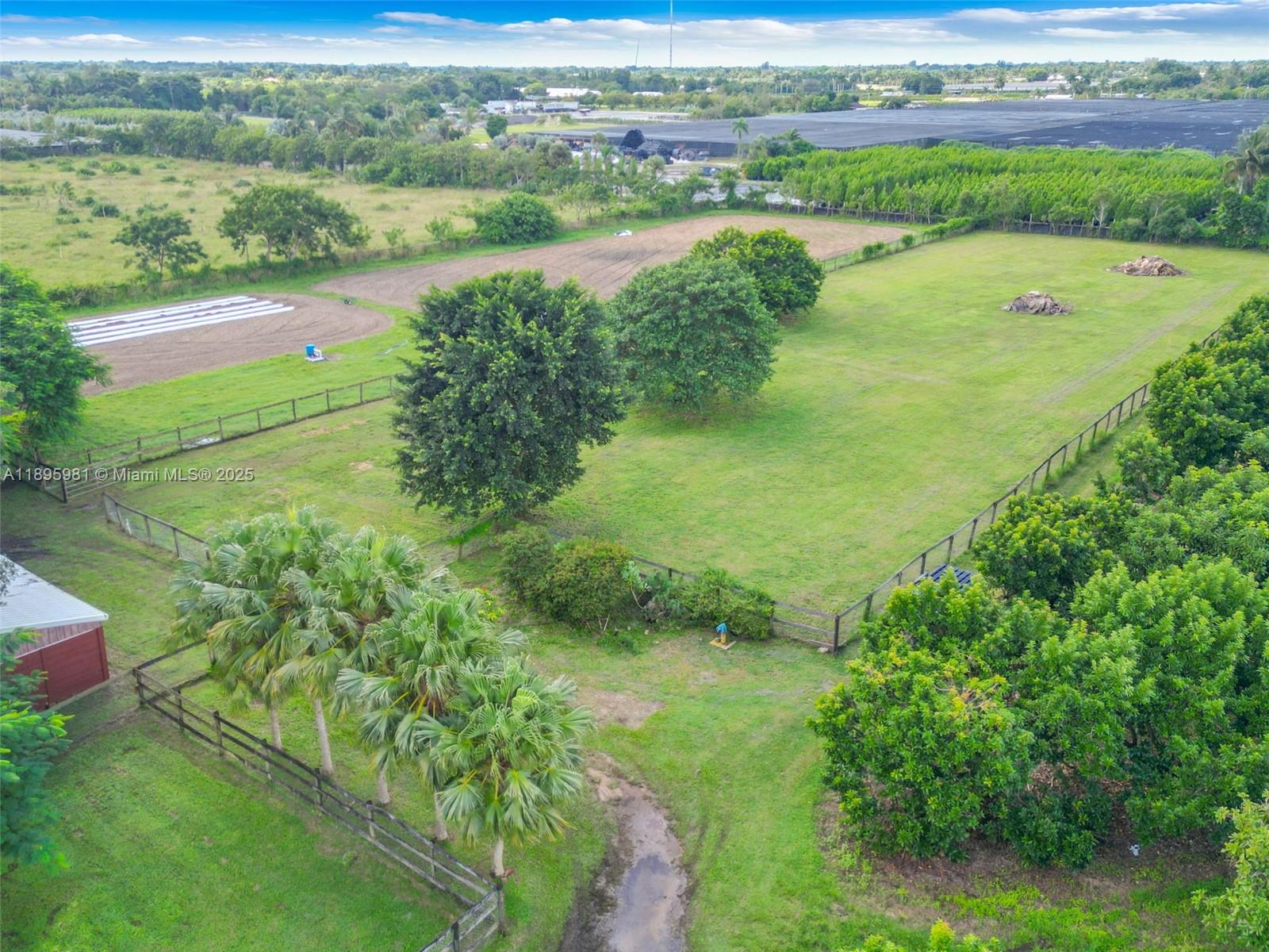 4.87 AC REDLAND ESTATE - Residential