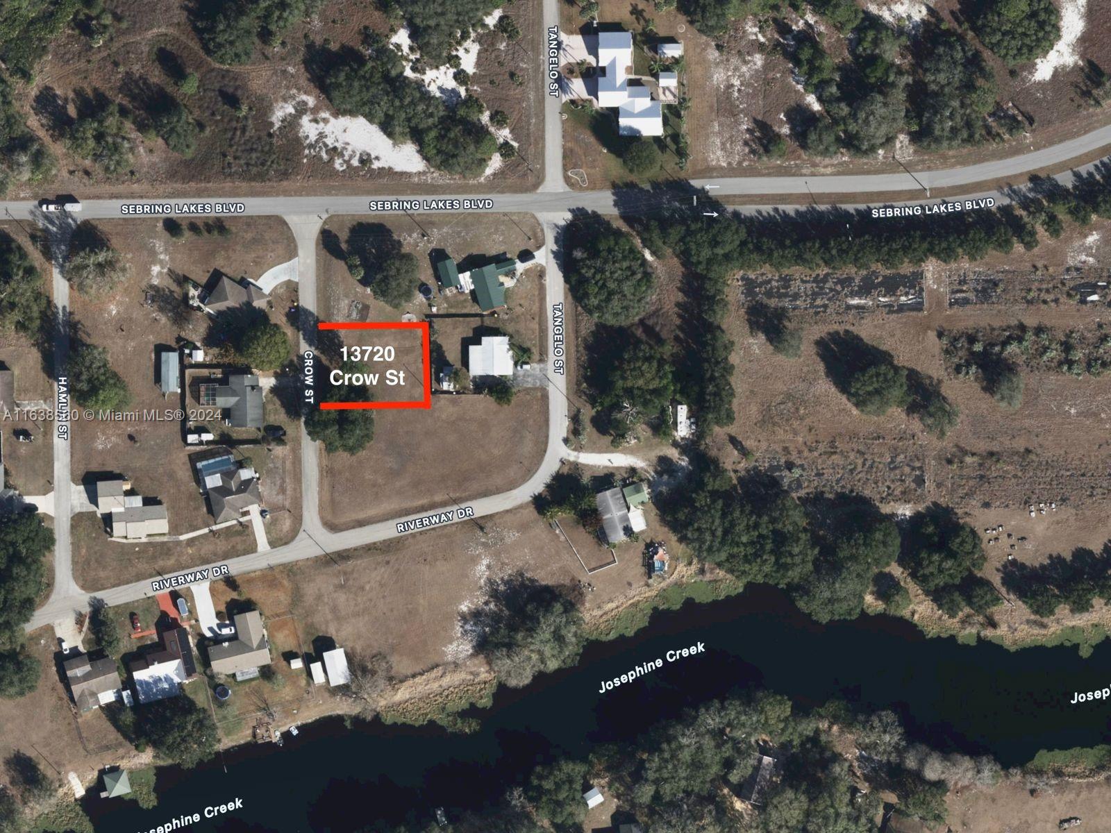 Magnificent piece of land located in one of the most promising areas of Sebring, Florida. This property offers a blank canvas to build your dream home or a solid long-term investment.
Prime Location: This land provides easy access to a wide range of amenities such as shops, restaurants, schools, and parks.
Spacious: The 8400 square feet allow you to design a roomy and comfortable home, with a perfect backyard or patio to relax and enjoy the outdoors.
Investment Opportunity: Whether you're looking to build your ideal home or invest in real estate, this land represents an excellent opportunity to generate long-term value.
Development Potential: The area is constantly growing, which means the property's value could increase significantly in the coming years.