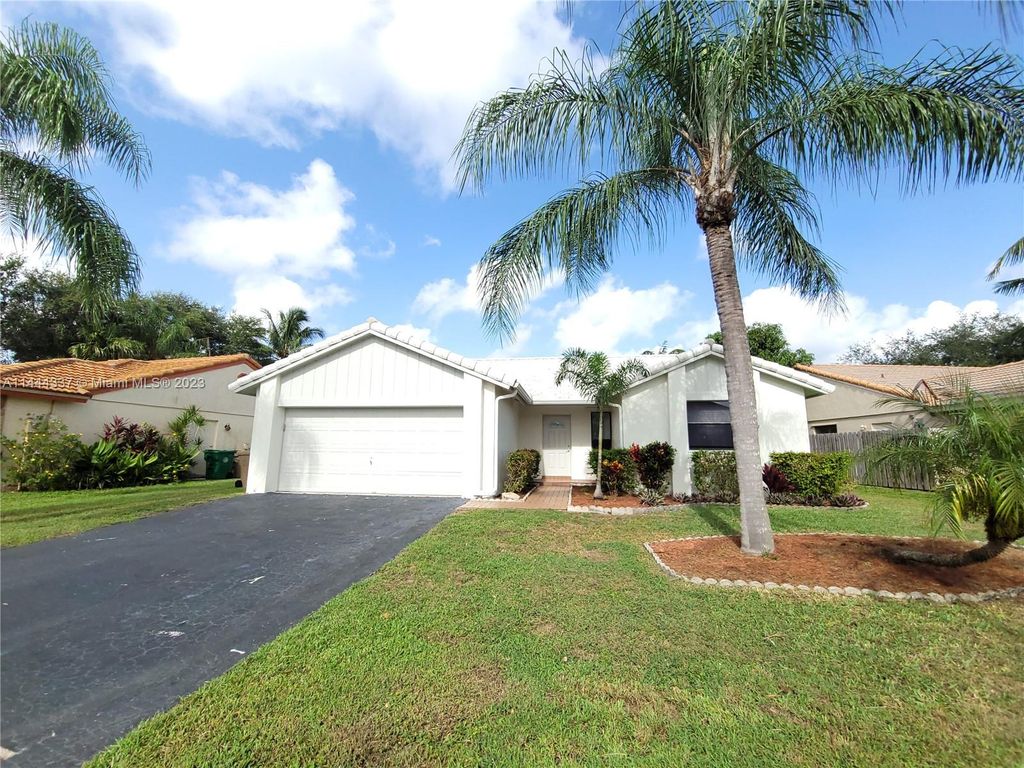 Photo of 6315 Tweksbury Ter, Davie, FL 33331 (MLS # A11444337)