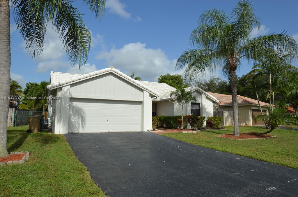 Photo of 6315 Tweksbury Ter, Davie, FL 33331 (MLS # A11444337)