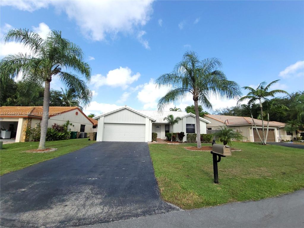 Photo of 6315 Tweksbury Ter, Davie, FL 33331 (MLS # A11444337)