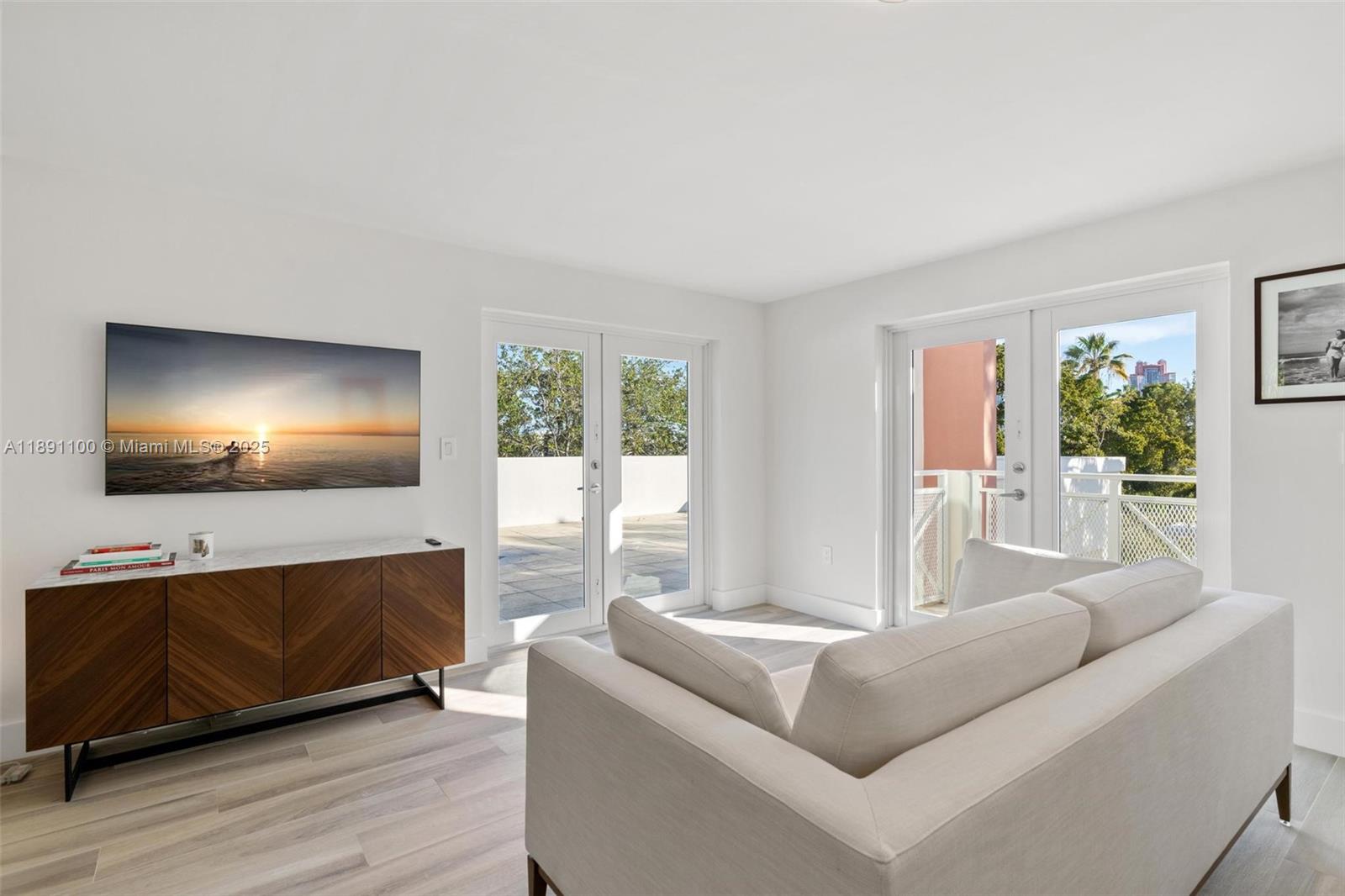 MAGNOLIA CONDO - Residential Lease