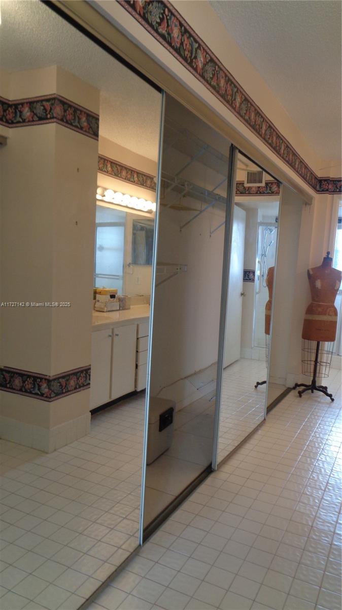 HUNTINGTON TOWERS CONDO - Residential