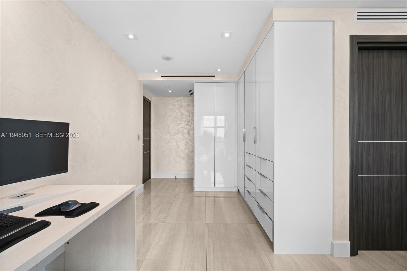 THE PENINSULA II CONDO - Residential