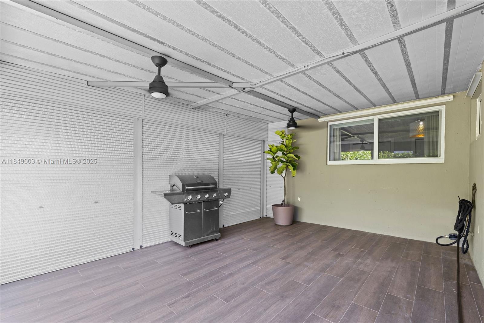 HOLLYWOOD - Residential