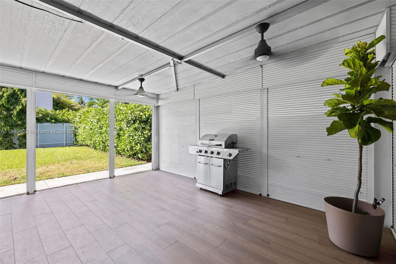 HOLLYWOOD - Residential