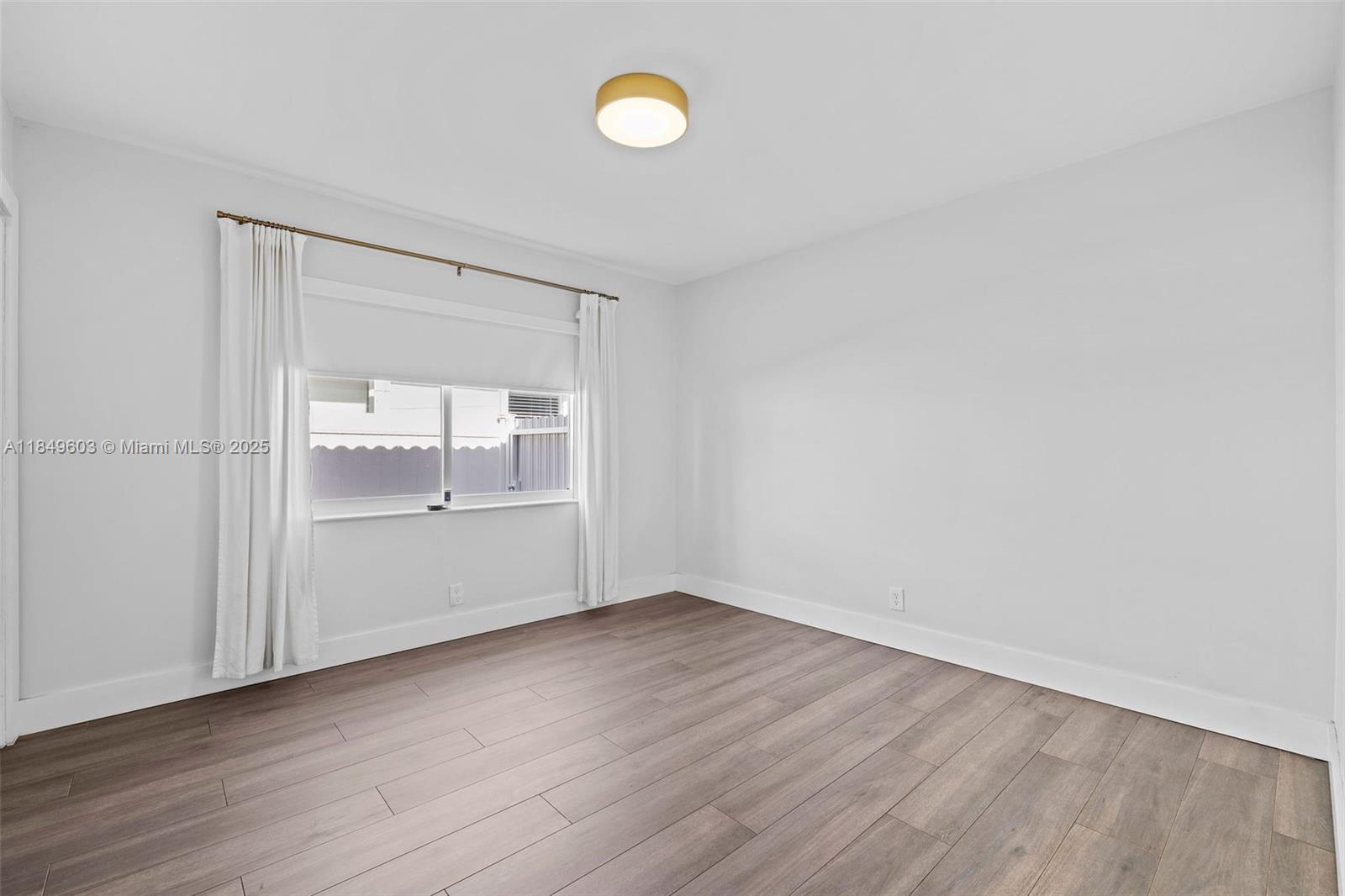 HOLLYWOOD - Residential