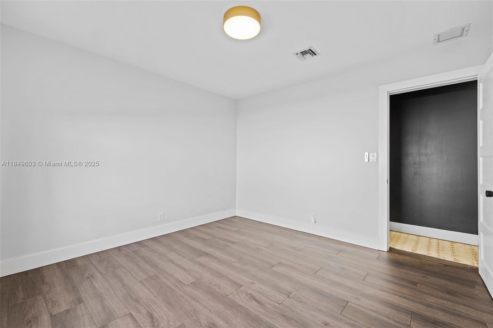 HOLLYWOOD - Residential