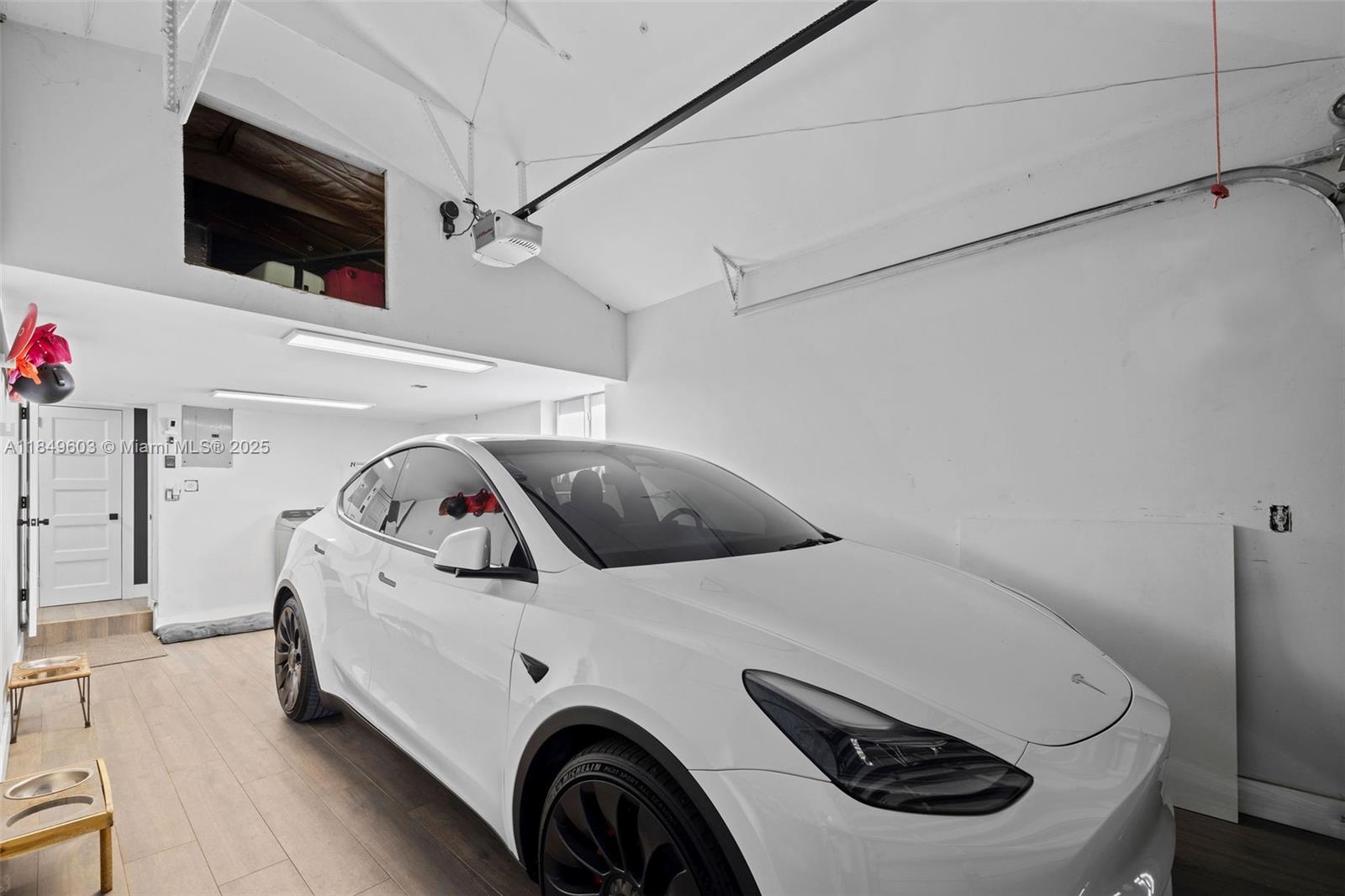 HOLLYWOOD - Residential