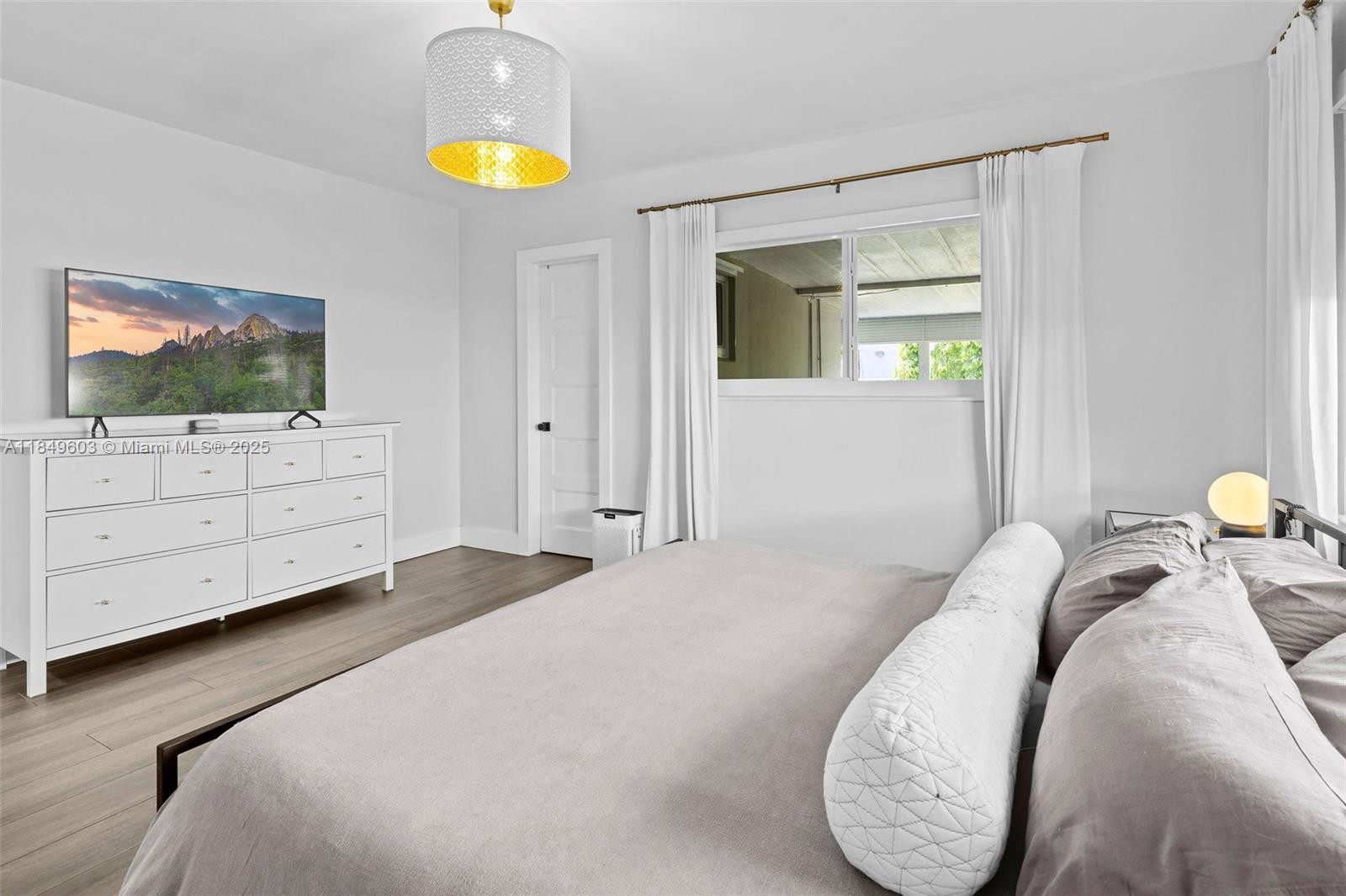 HOLLYWOOD - Residential