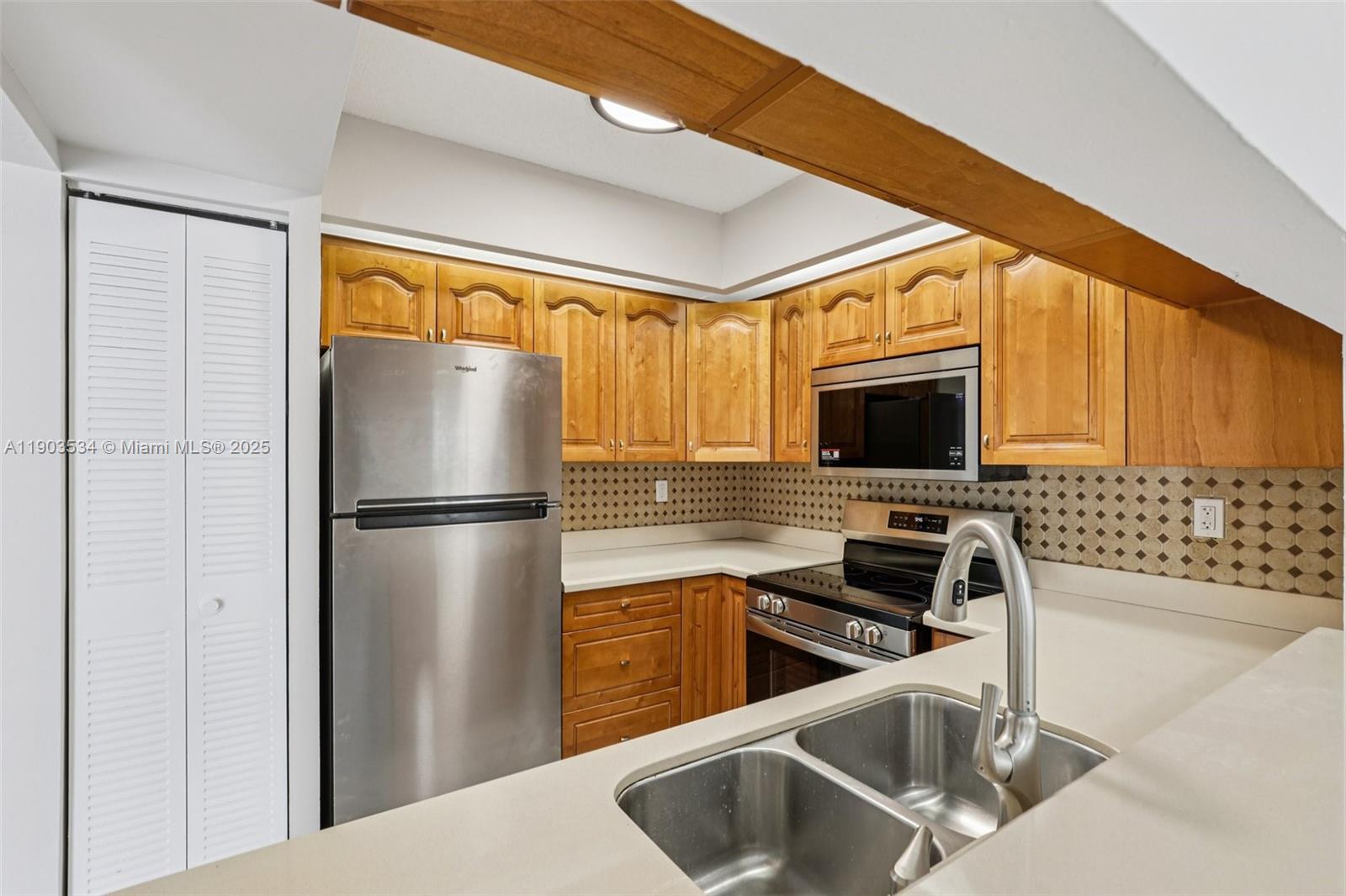 CALUSA CLUB VILLAGE CONDO - Residential