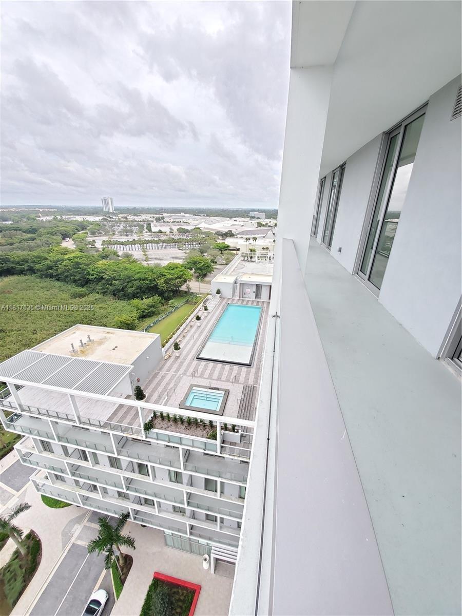 METROPICA NORTH TOWER ONE - Residential