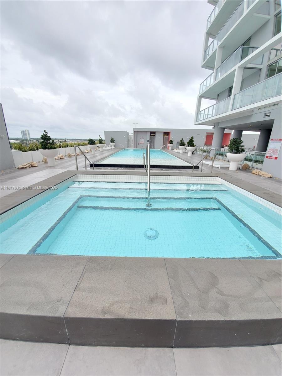 METROPICA NORTH TOWER ONE - Residential