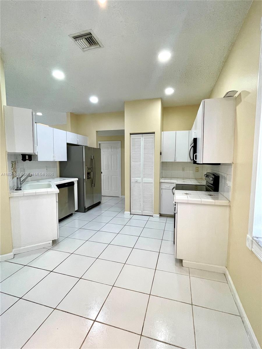 OAKWOOD - Residential Lease