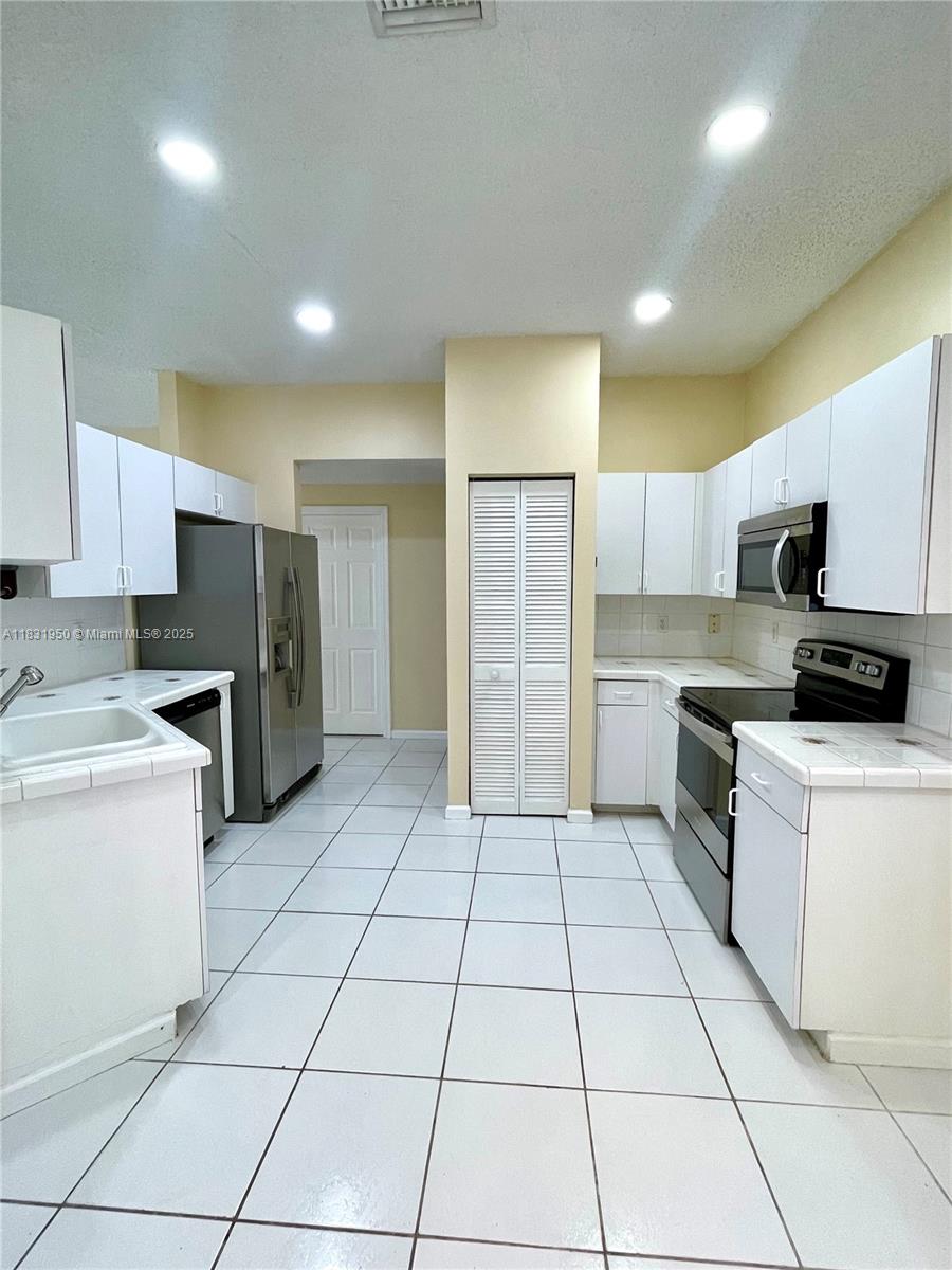 OAKWOOD - Residential Lease