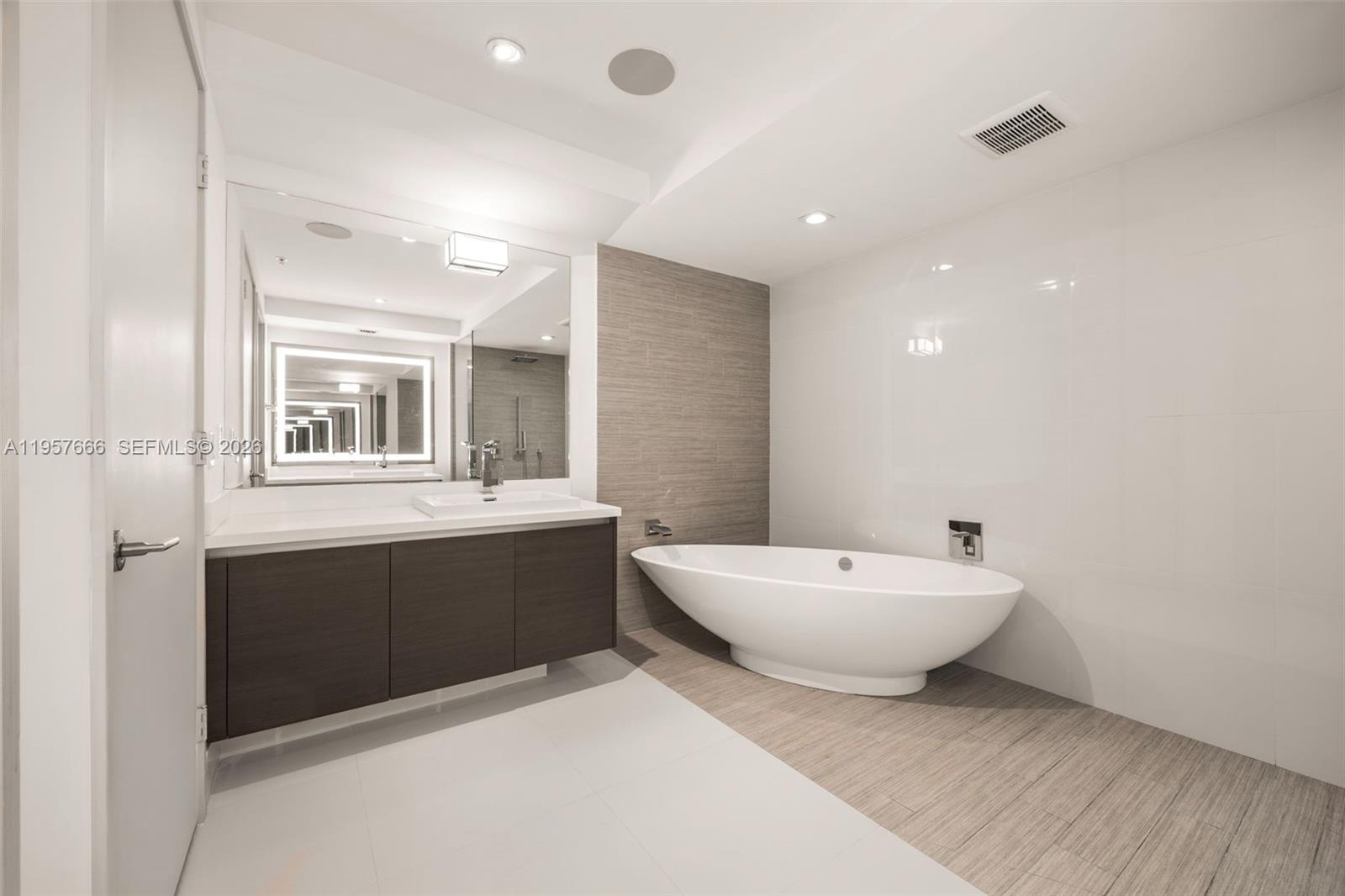 PARQUE TOWERS CONDO - Residential