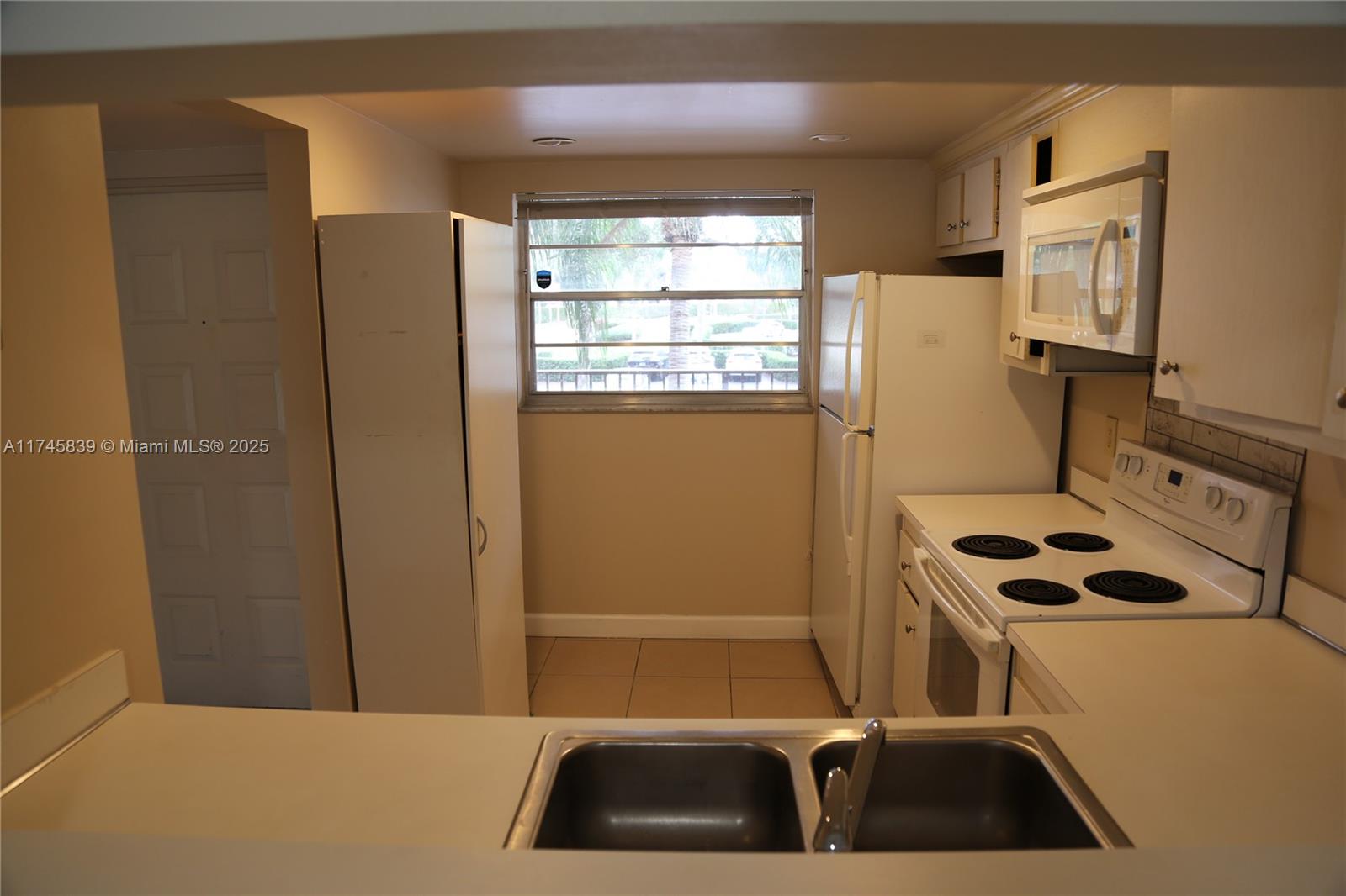 CONDO 1 OF SABAL PALM CON - Residential