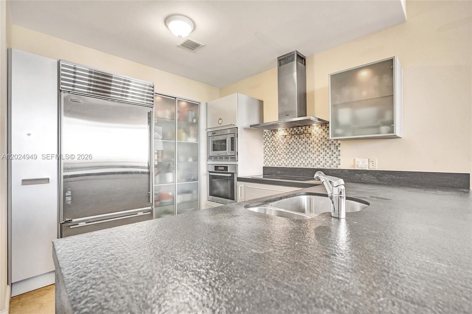 TRUMP ROYALE CONDO - Residential