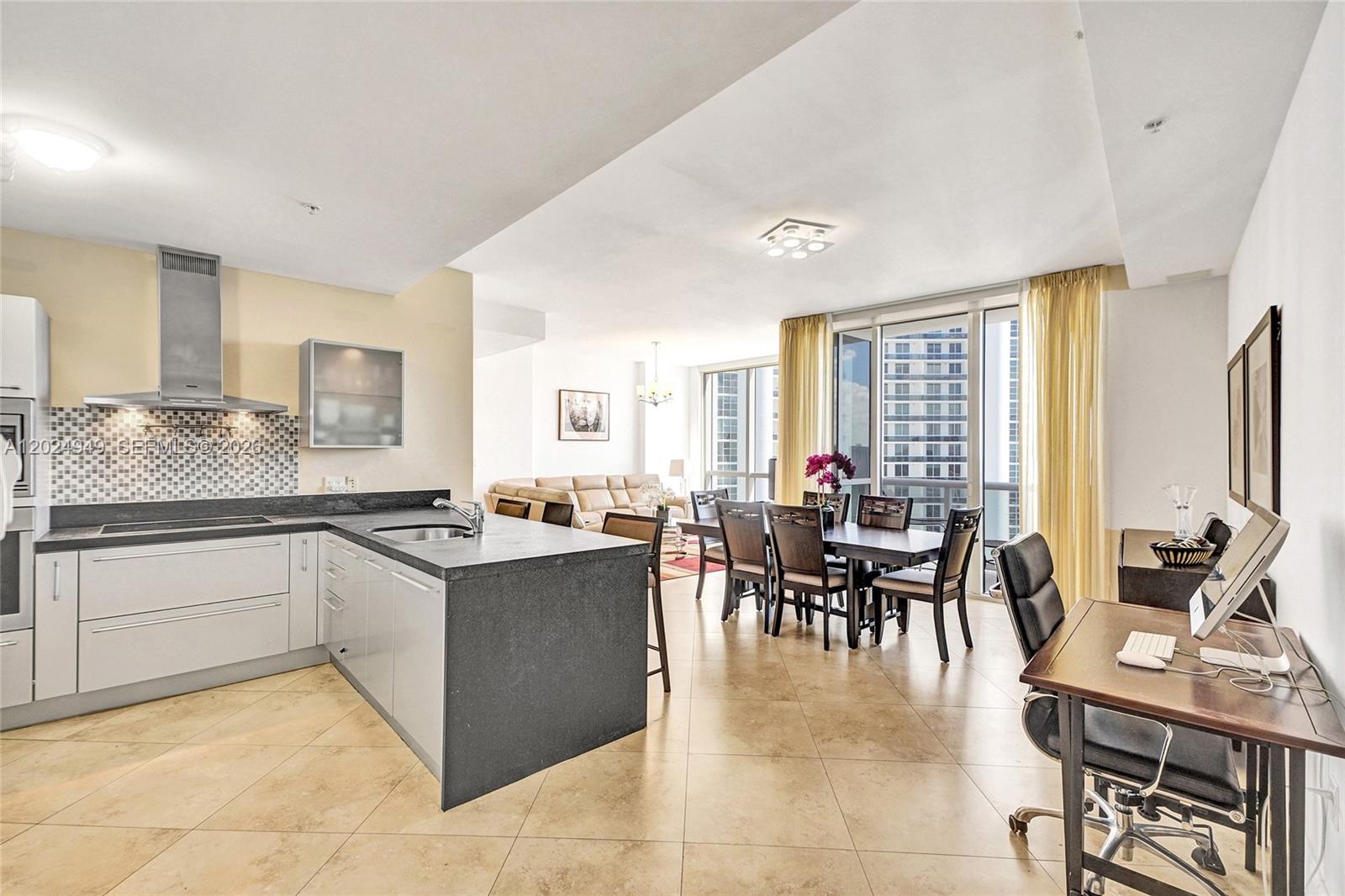 18201 Collins Ave 3707
