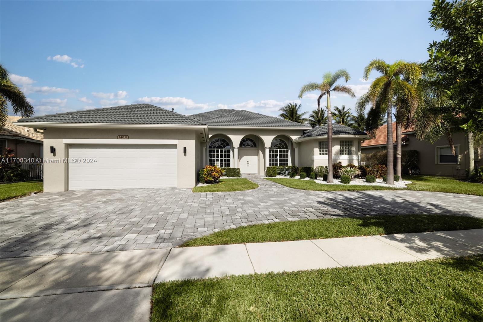 14031 Nw 19th St, Pembroke Pines, Miami-Dade County, Florida - 5 Bedrooms  
3 Bathrooms - 