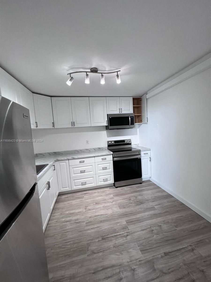 COMMODORE PLAZA CONDO - Residential