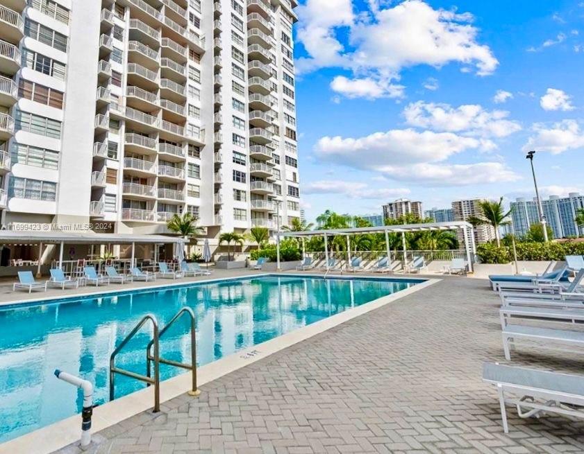 COMMODORE PLAZA CONDO - Residential