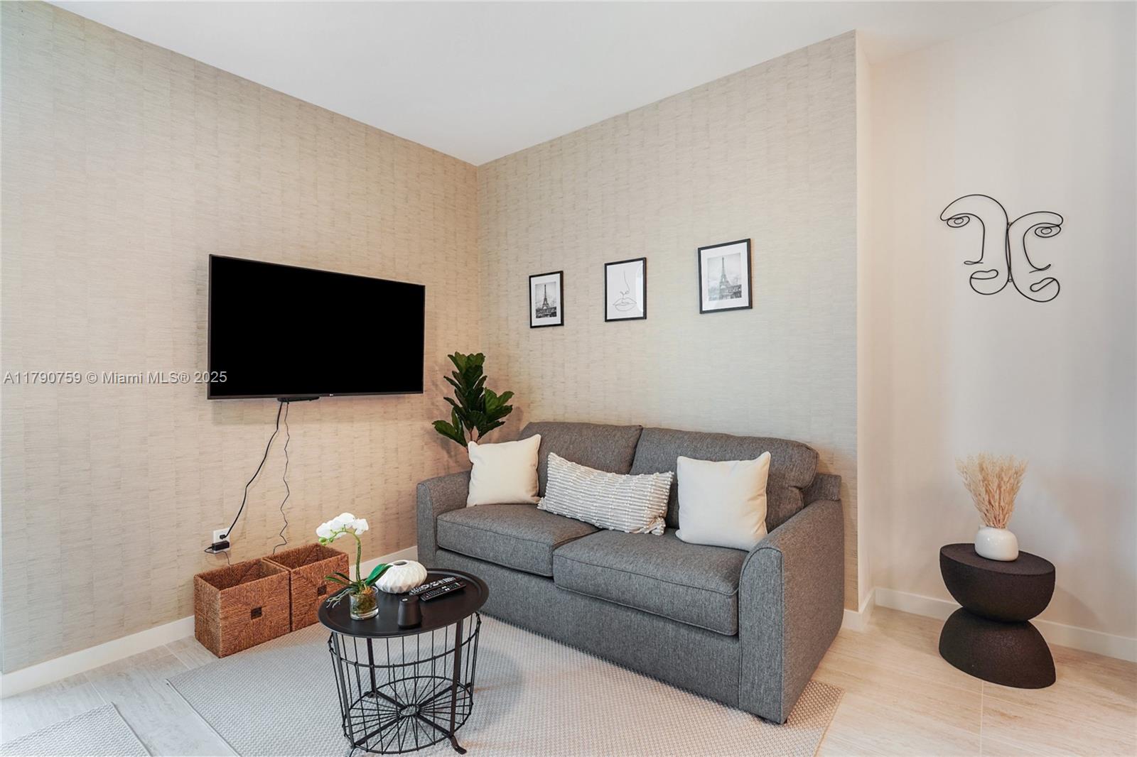 QUADRO CONDO - Residential