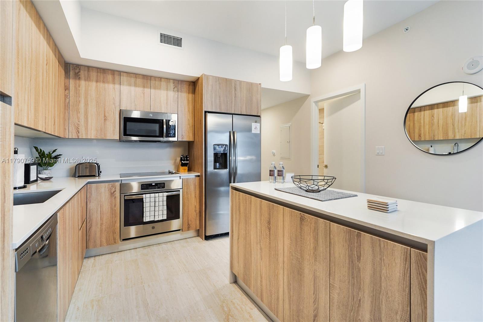 QUADRO CONDO - Residential