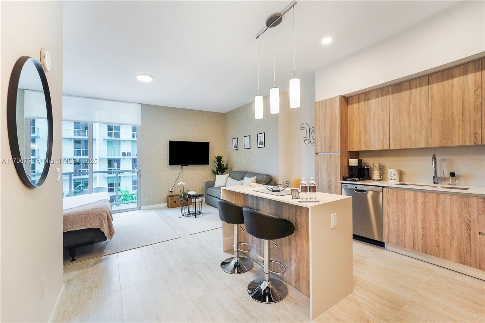 QUADRO CONDO - Residential