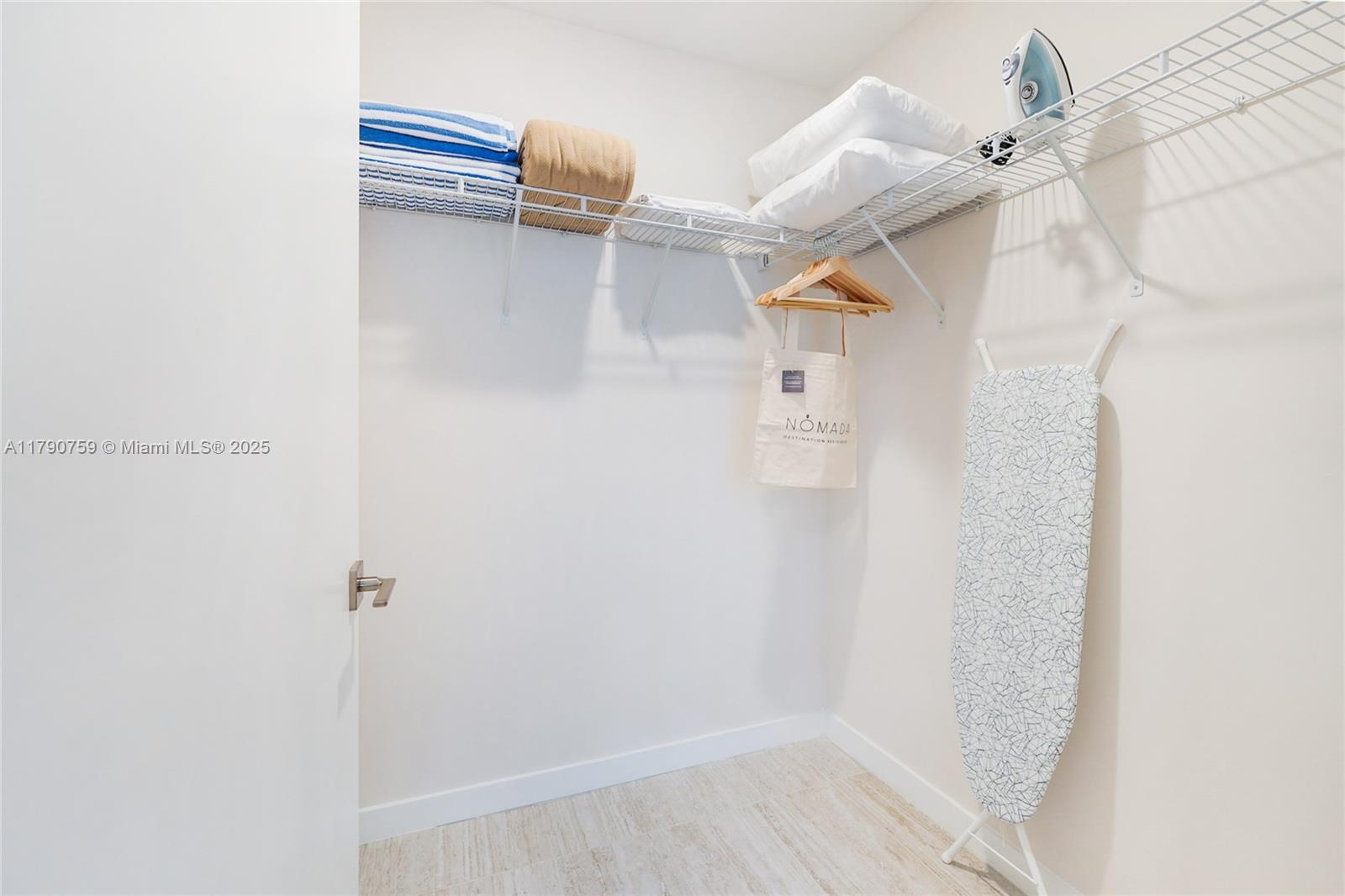 QUADRO CONDO - Residential