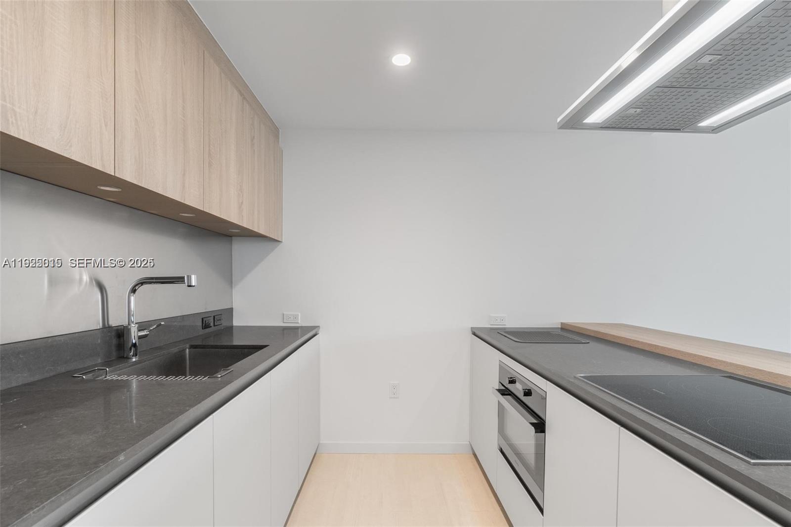 1000 Brickell Plz 3310