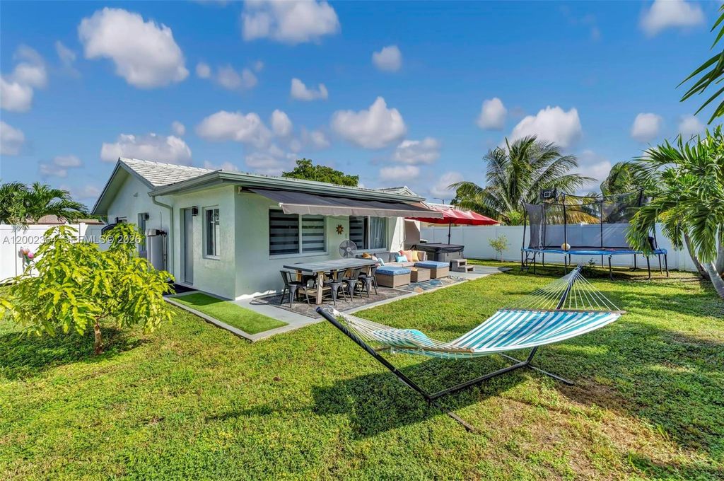 Photo of 9212 NW 81st Pl, Tamarac, FL 33321 (MLS # A12002364)