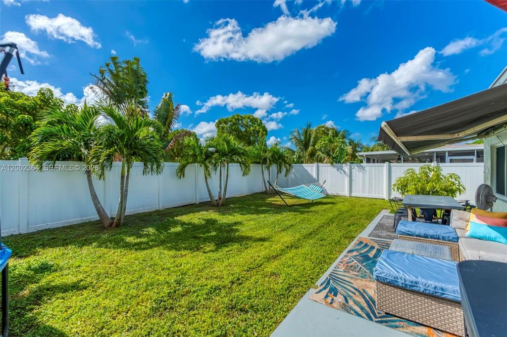 Photo of 9212 NW 81st Pl, Tamarac, FL 33321 (MLS # A12002364)