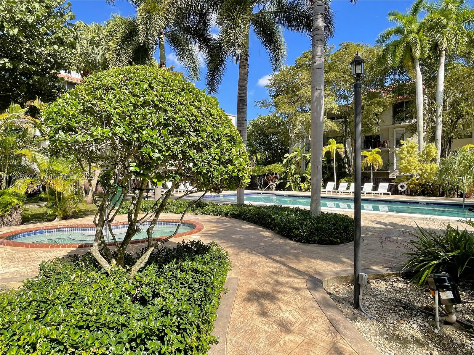 DADELAND GROVE CONDO - Residential