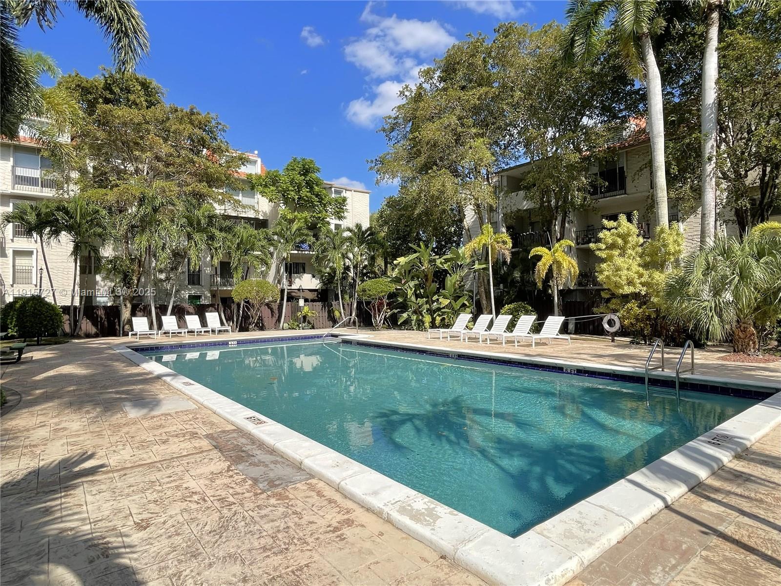 DADELAND GROVE CONDO - Residential
